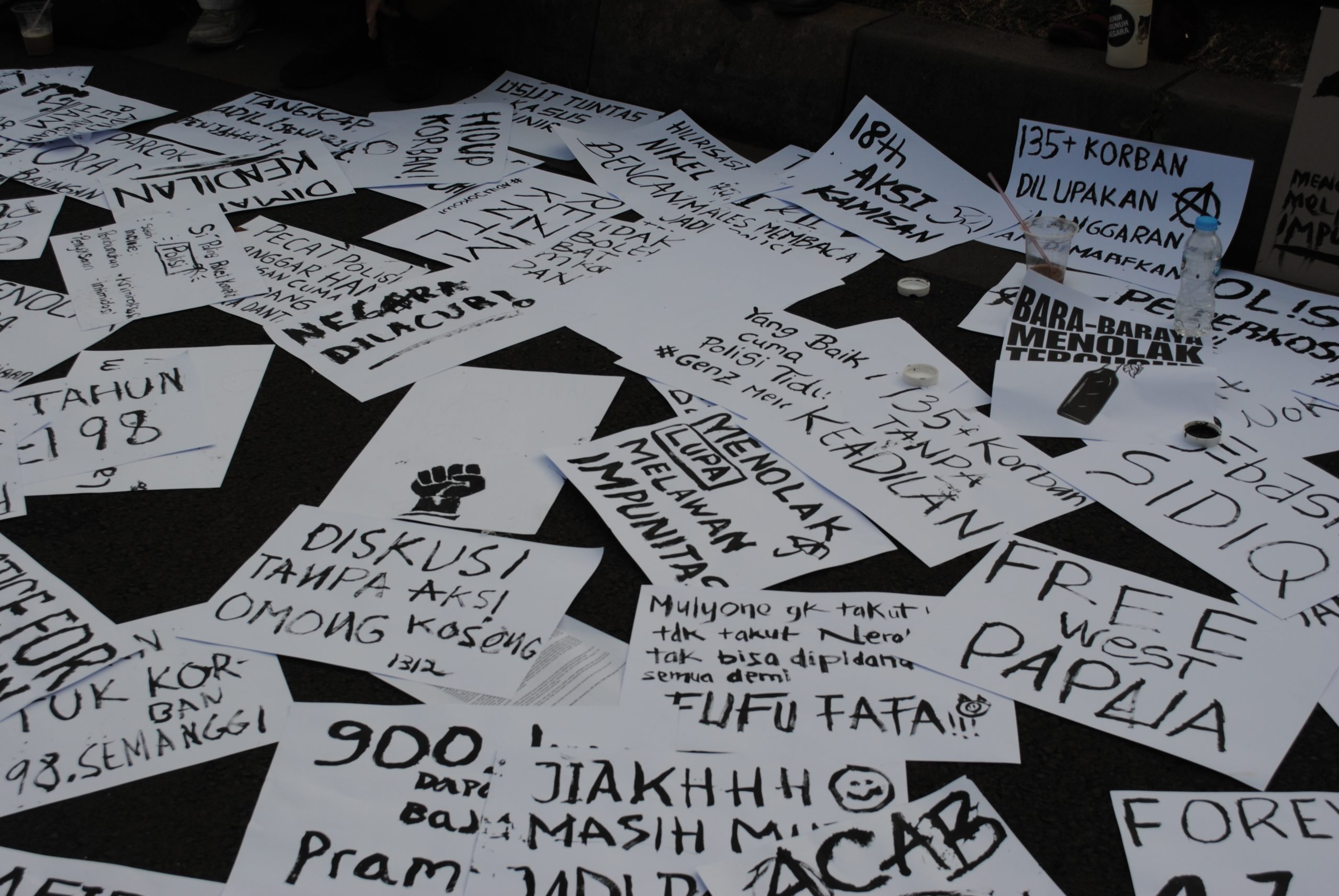 Karikatur 18 Tahun Aksi Kamisan (Foto: Jurnalis TV/Shidqi Ramandhito D.)