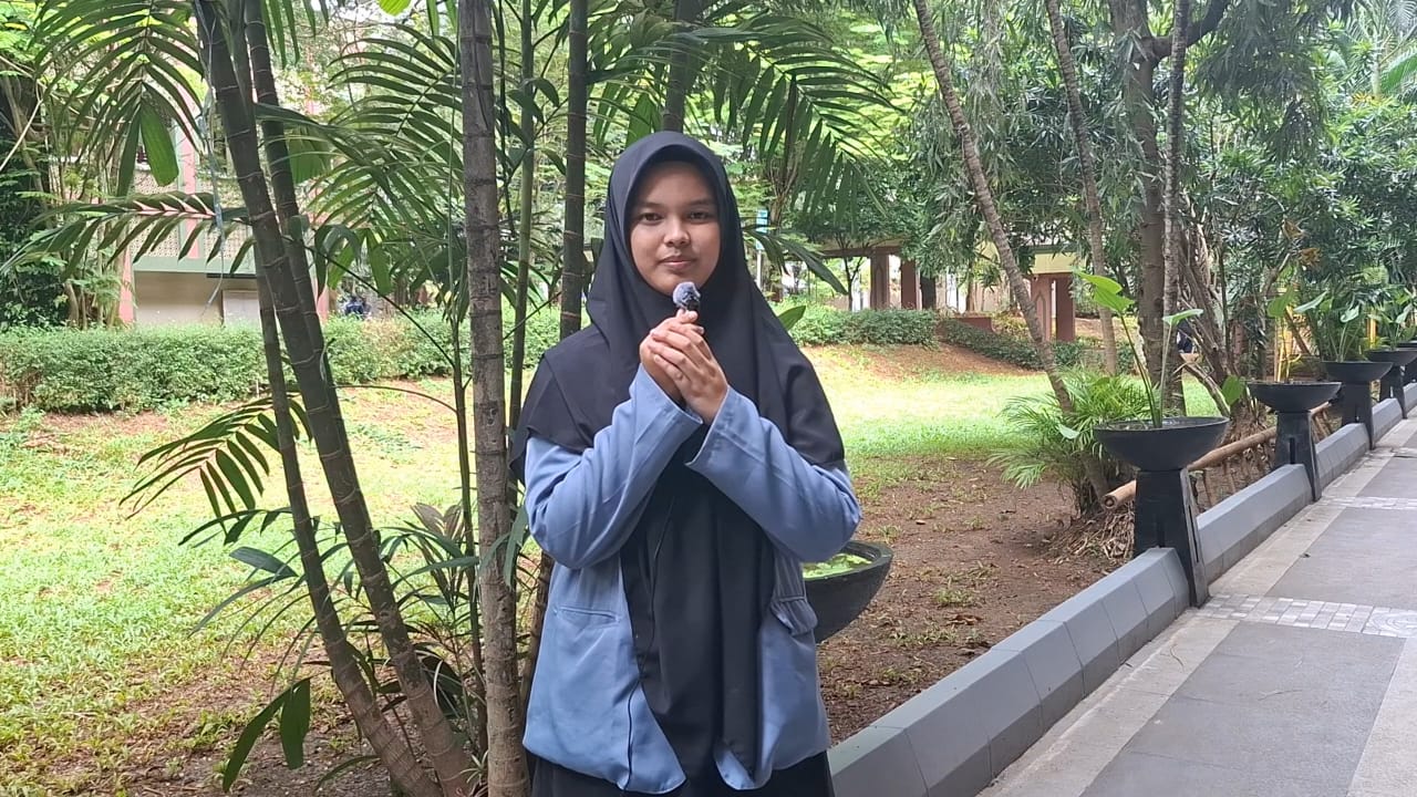 Siti Aisyah Santri dari Pondok Pesantren Tahfidz Al-Quran Insan Pratama dalam wawancara bersama tim Jurnalis TV pada (06/02/2025)
