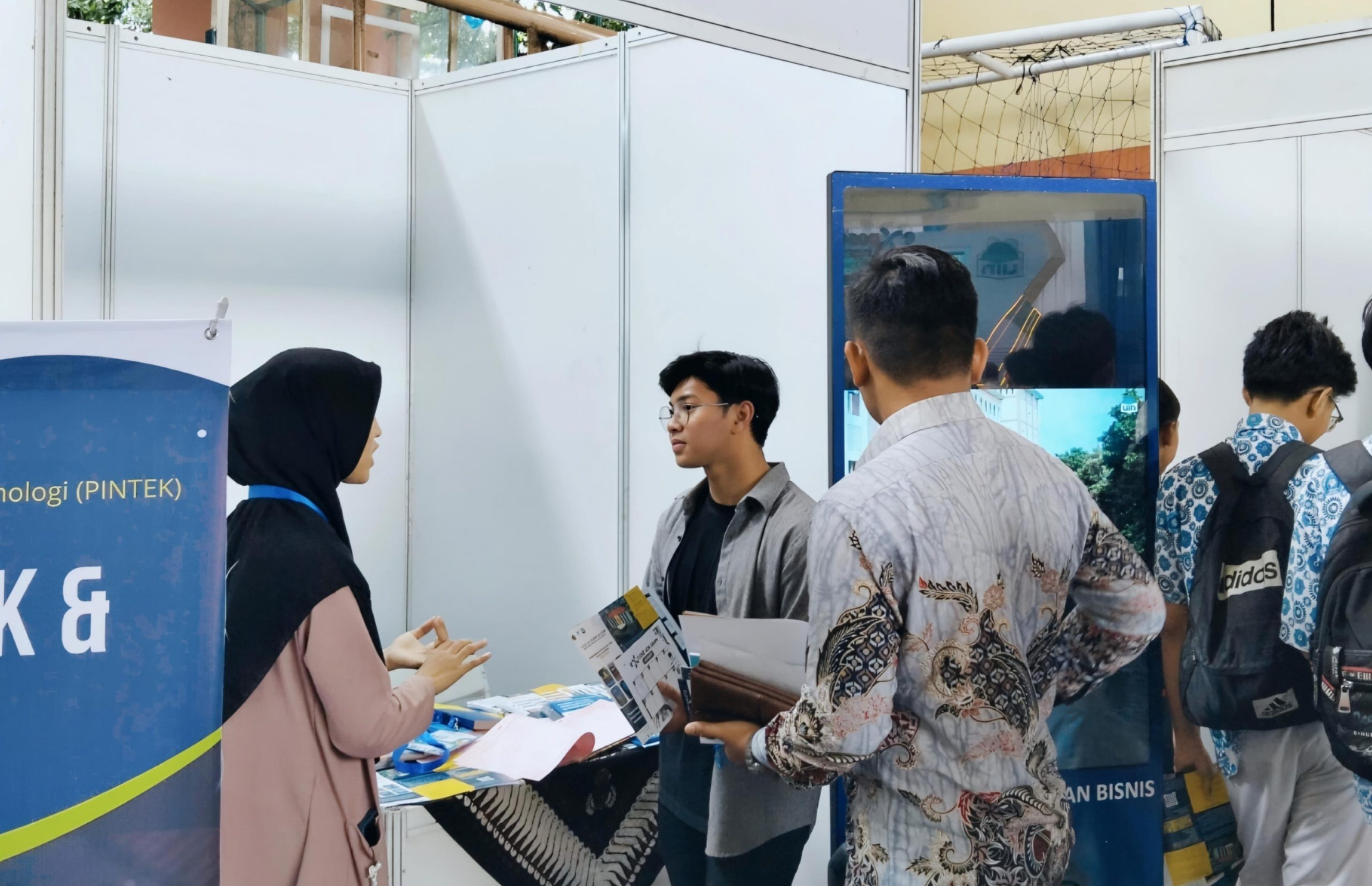 Pengunjung booth di UIN Jakarta Expose 2025 (Foto: Jurnalis TV/Annisa Rahma Lila)