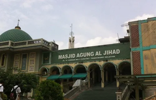 Masjid Agung Al Jihad Ciputat. (Foto: About Tangerang)
