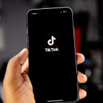 Ilustrasi TikTok. (Foto: Unplash/Solen Feyissa)