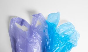 Ilustrasi plastik. (Foto: Paper)