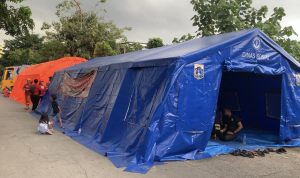Kebakaran di Kemayoran Gempol, Jakarta Pusat, Rabu (15/1/2025), menghanguskan 30 bangunan dan berdampak pada 200 jiwa, korban tempati tenda pengungsian. (Foto: Jurnalis TV/Anggia Rahajeung)