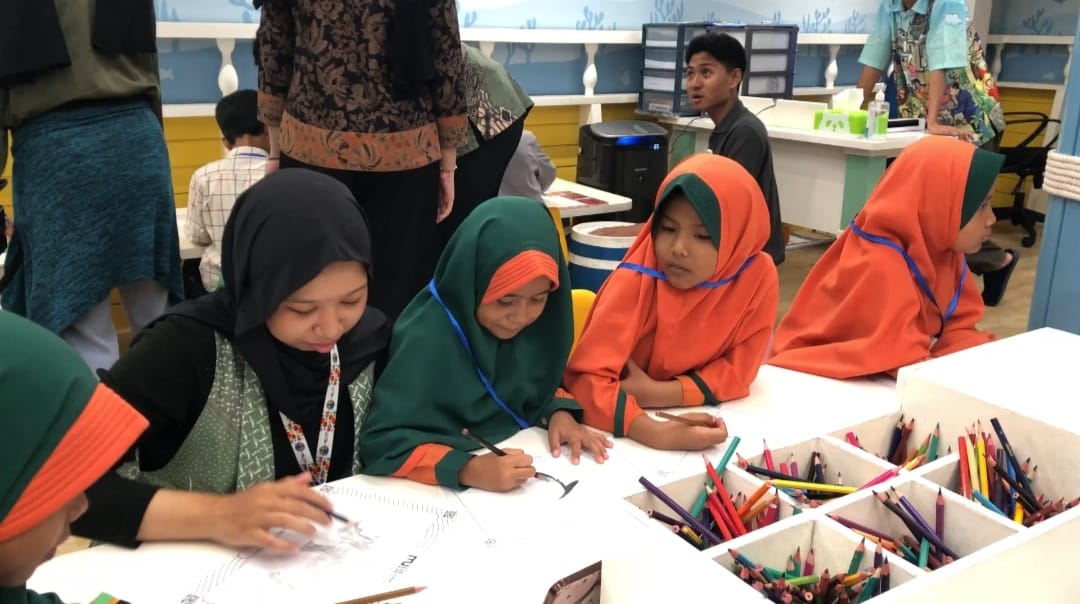 Komunitas Komunikasi Beraksi (KORAKSI) gelar Edu Trip Jelajah Kota Tua bersama Yayasan Dompet Yatim dan Duafa pada Sabtu, 25 Januari 2025. (Foto: Jurnalis TV/Amara Khayyirah Muthiah)