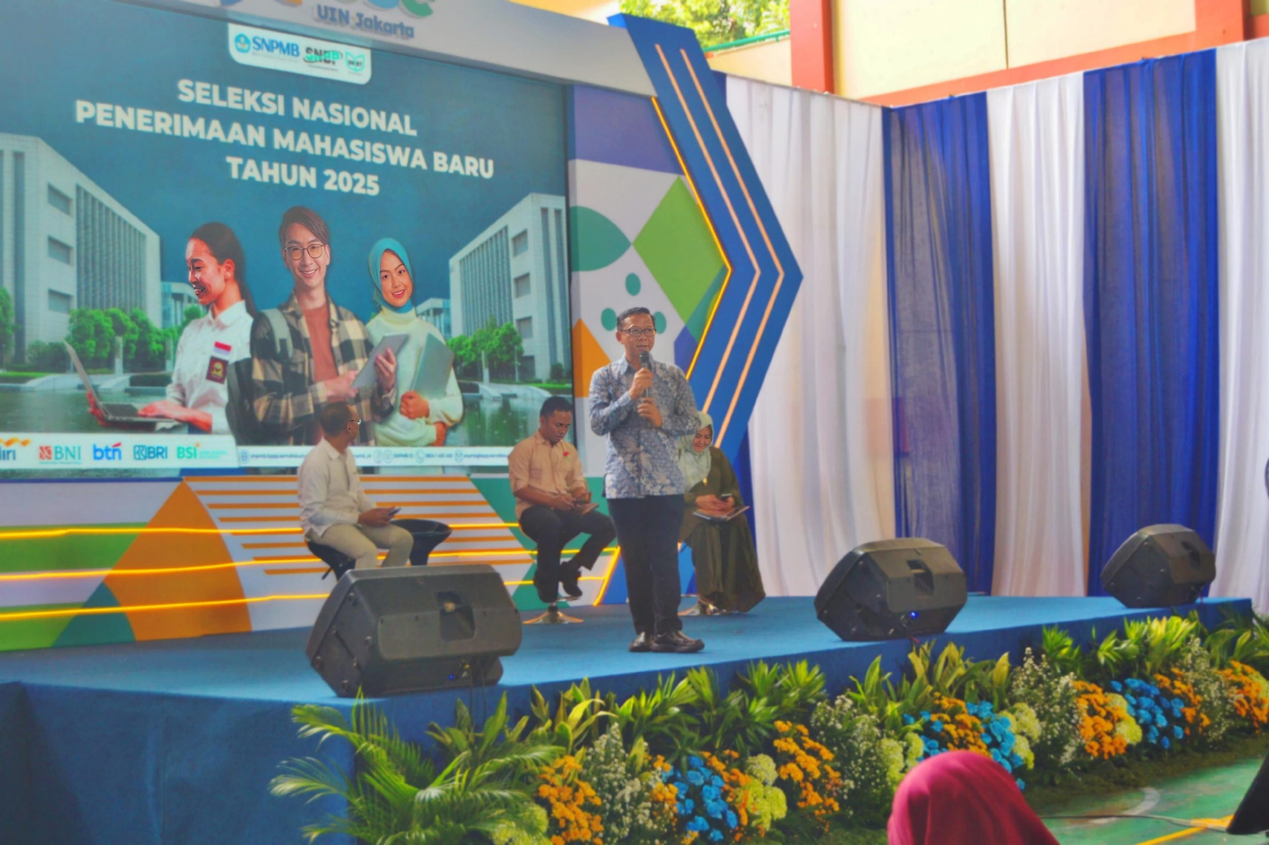 Bekti Cahyo Hidayanto, S.Si., M.Kom. sebagai narasumber acara UIN Jakarta Expose 2025 di Student Center Hall pada Kamis, 6 Februari 2025 (Foto: Jurnalis TV/Annisa Rahma Lila)
