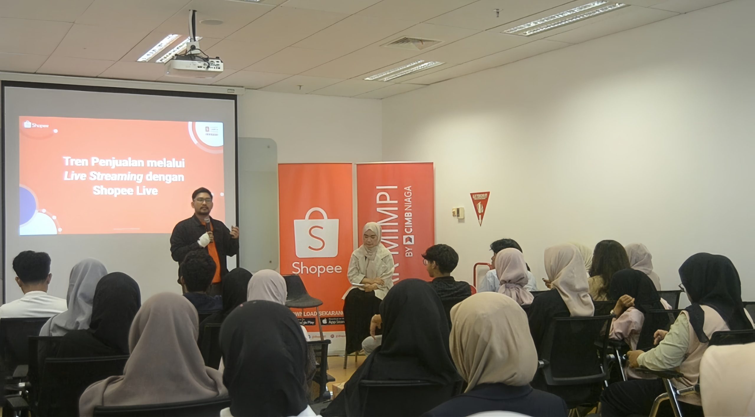 Kejar Mimpi Jakarta gelar Campus Visit ke Kampus UMKM Shopee Jakarta untuk meningkatkan literasi keuangan dan kewirausahaan pada Jum'at (07/02/2025), (Foto: Jurnalis TV/ Ahmad Mukhlish)