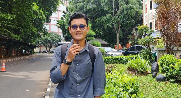 Mahasiswa UIN Jakarta diwawancara oleh Tim Jurnalis TV terkait perkuliahan online selama Ramadhan (Foto: Jurnalis TV/Annisa Rahma Lila)