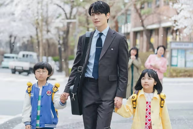 Drama Korea Love Scout yang diperankan oleh Lee Joonhyuk sebagai Yu Eunho (Foto: SBS/Love Scout)