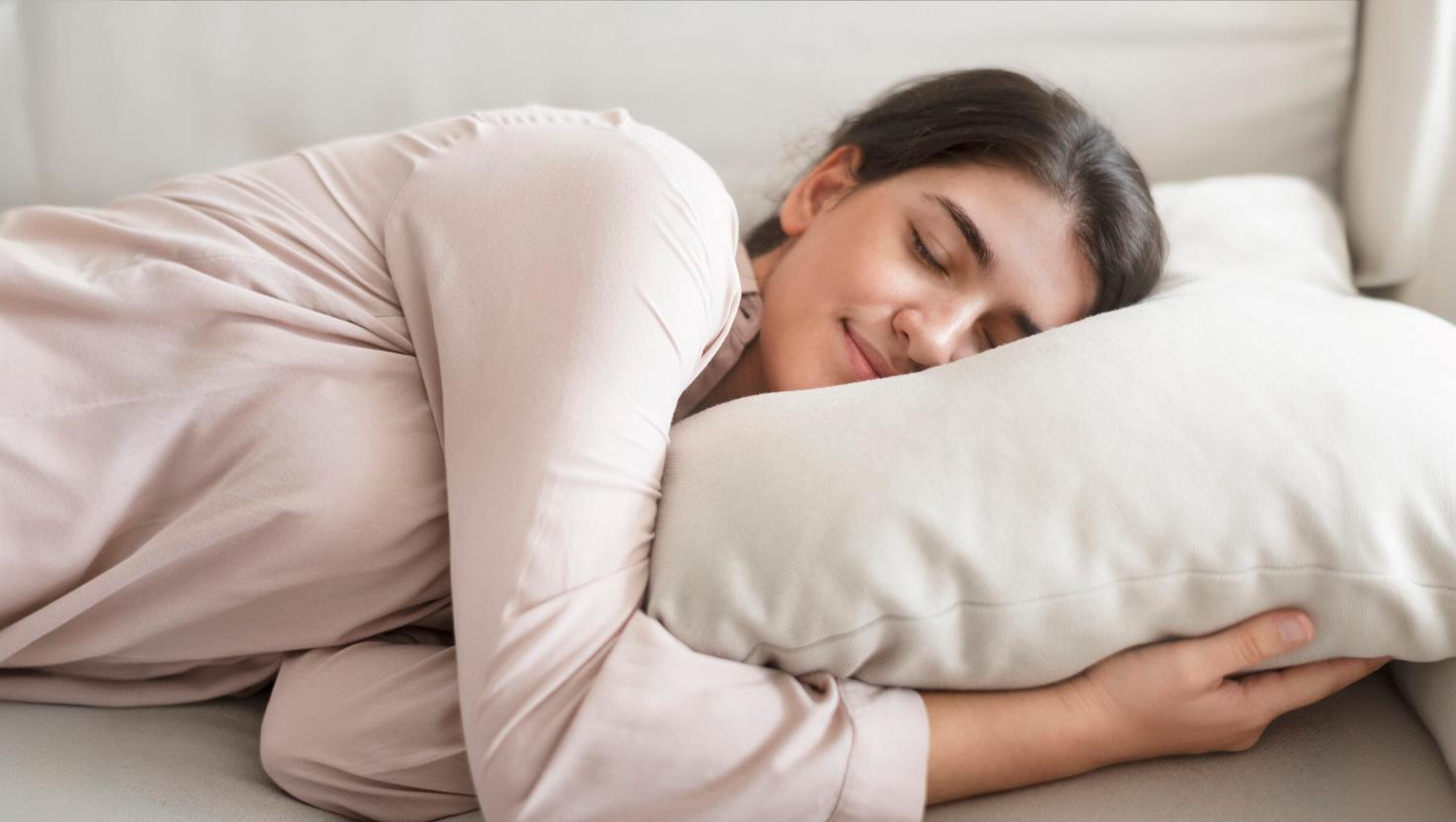 Tips tidur lebih nyenyak (Foto: Freepik/rawpixel.com)