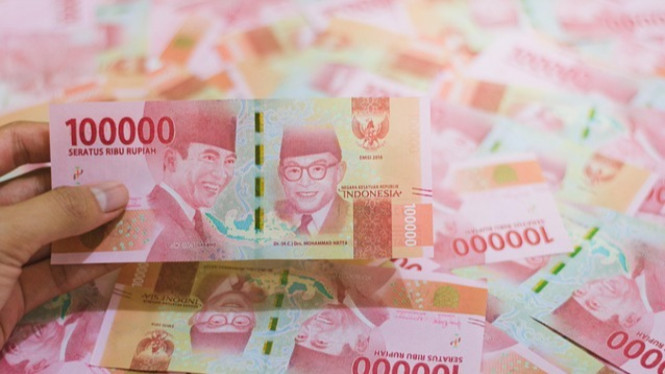 Pencairan THR tahun 2025 dilakukan bertahap sesuai regulasi yang berlaku untuk ASN, TNI-Polri, serta pekerja swasta (Foto: TVOne News).