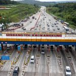 Ruas tol Trans Jawa saat mudik Lebaran 2025, dengan sejumlah kendaraan melintas memanfaatkan diskon 20%. (Foto: Antara Foto/Aji Styawan)