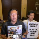 Koalisi Masyarakat Sipil untuk Reformasi Sektor Keamanan saat menggeruduk ruang rapat Panitia Kerja Rancangan Undang-Undang (RUU) tentang Tentara Nasional Indonesia (RUU TNI) di Hotel Fairmont, Jakarta pada Sabtu (15/3/2025). Foto: Sindo News/Achmad Al Fiqri