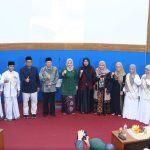 Finalis dan panitia Duta Santri Nasional 2025 berfoto bersama di UIN Jakarta, 17 Mei 2025. (Foto: Dok. Jurnalis TV)