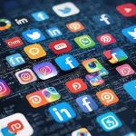 Kumpulan ikon berbagai platform media sosial populer yang merepresentasikan ruang digital modern. (Foto: Dok. Pinterest.com)