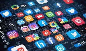 Kumpulan ikon berbagai platform media sosial populer yang merepresentasikan ruang digital modern. (Foto: Dok. Pinterest.com)