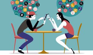 Ilustrasi bermain media sosial hingga oversharing