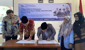 Penandatanganan Memorandum of Understanding (MoU) pada kegiatan Pembekalan Kuliah Kerja Nyata (KKN) XXI STAIHAS 2025, pada Sabtu (30/8/2025). (Foto: Jurnalis TV/Fidelya Hannan Sava)