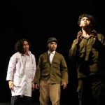 Salah satu adegan pementasan “Kopral Woyzeck,” karya klasik Georg Büchner yang disutradarai oleh Syaifullah Almahdi di Hall Student, UIN Syarif Hidayatullah Jakarta. (Foto: Dokumentasi Teater Syahid)