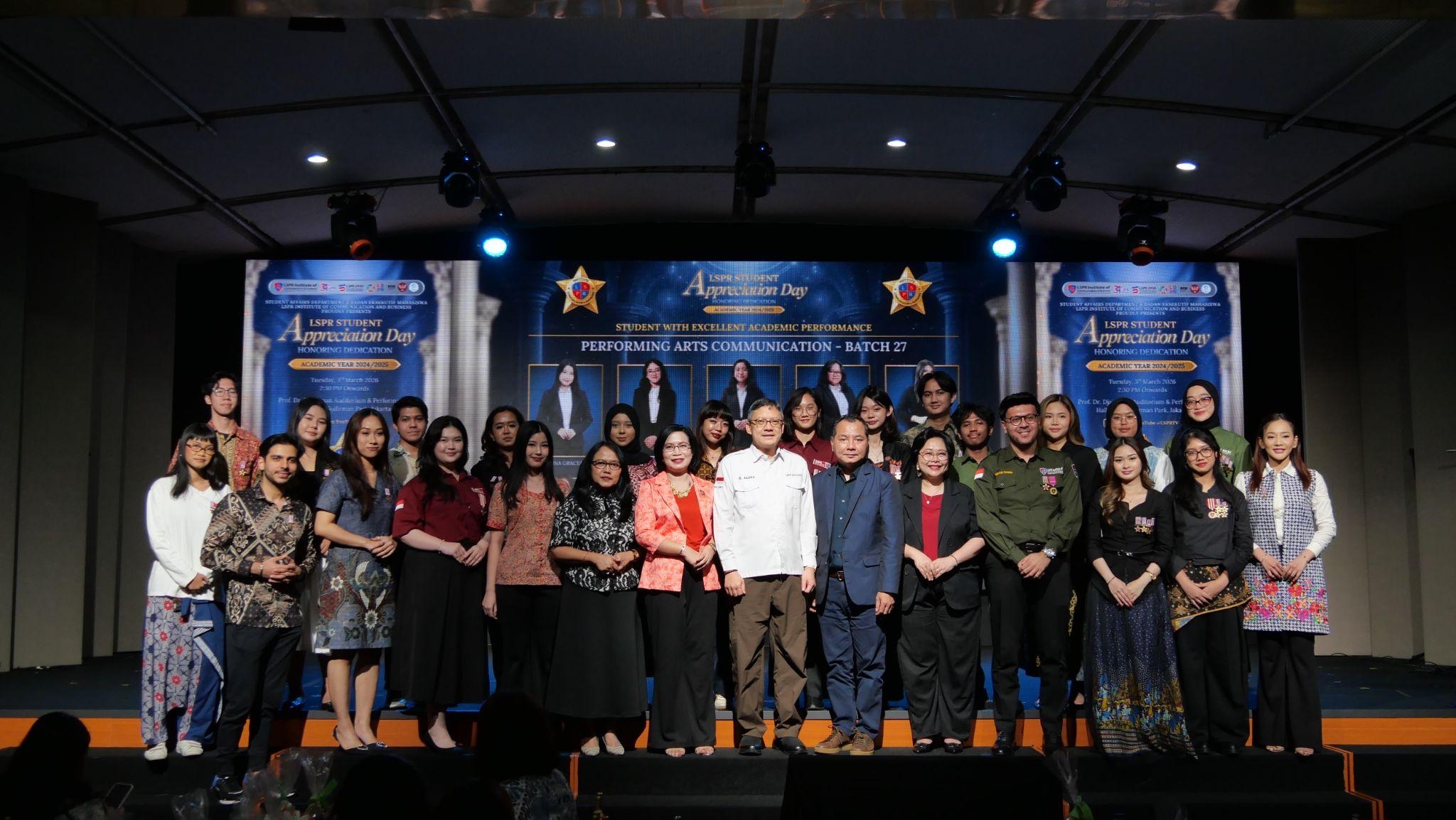 Mahasiswa/i penerima penghargaan dalam LSPR Student Appreciation Day 2024/2025