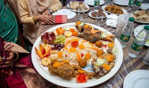 Ilustrasi buka bersama (Bukber.) (Foto: Unplash/Md Shahin)