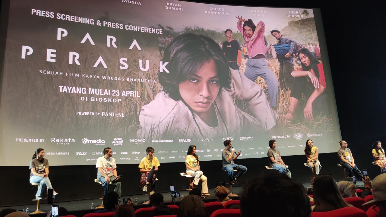 Jajaran pemain film Para Perasuk saat Press Screening dan Press Conference pada tanggal 14 April 2026 di XXI Epicentrum, Jakarta Selatan. (Foto: Jurnalis TV/Dhiya Aulia Hanifah)