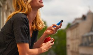 Ilustrasi orang nge-vape (Foto: unplash/Romain B)